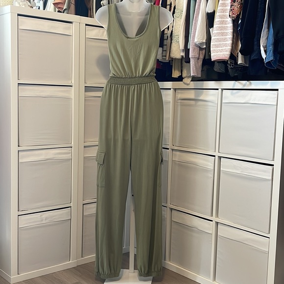 NWT Faded Rose Green casual jogger jumpsuit ⭐️⭐️⭐️⭐️⭐️ - Picture 4 of 6